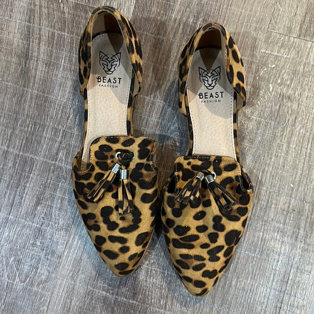 BEAST LEOPARD FLATS